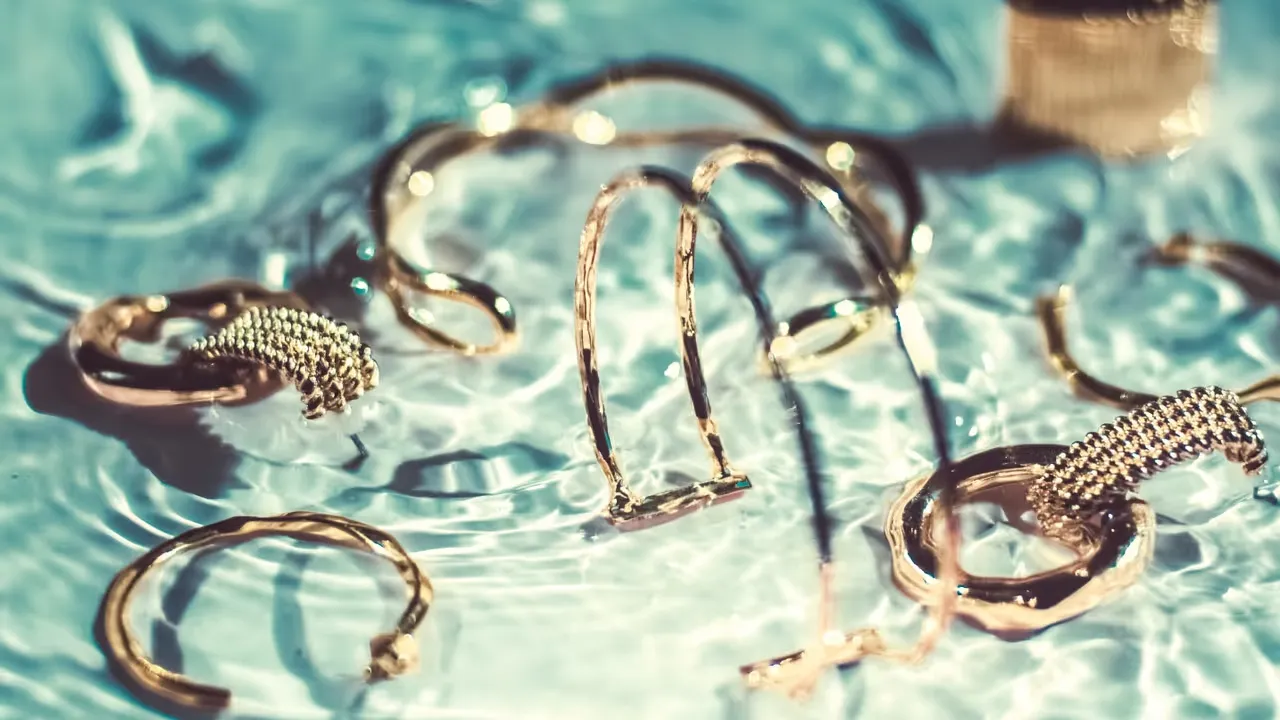 Smycken som bär våra berättelser